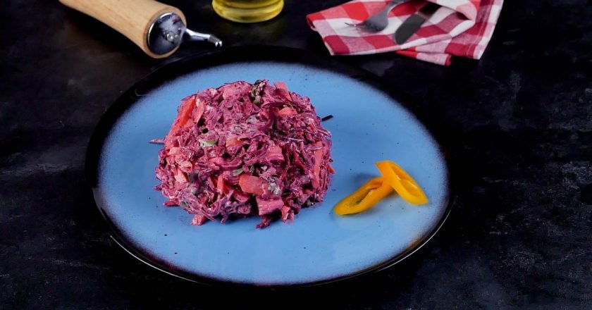 свекольный салат с курицей