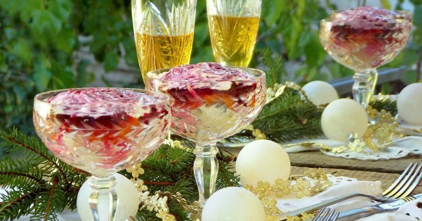 салат с копченой скумбрией