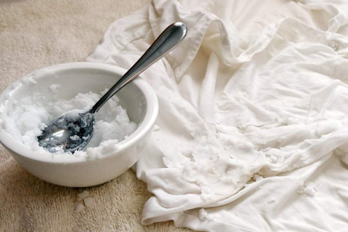 как вывести пятна от пота