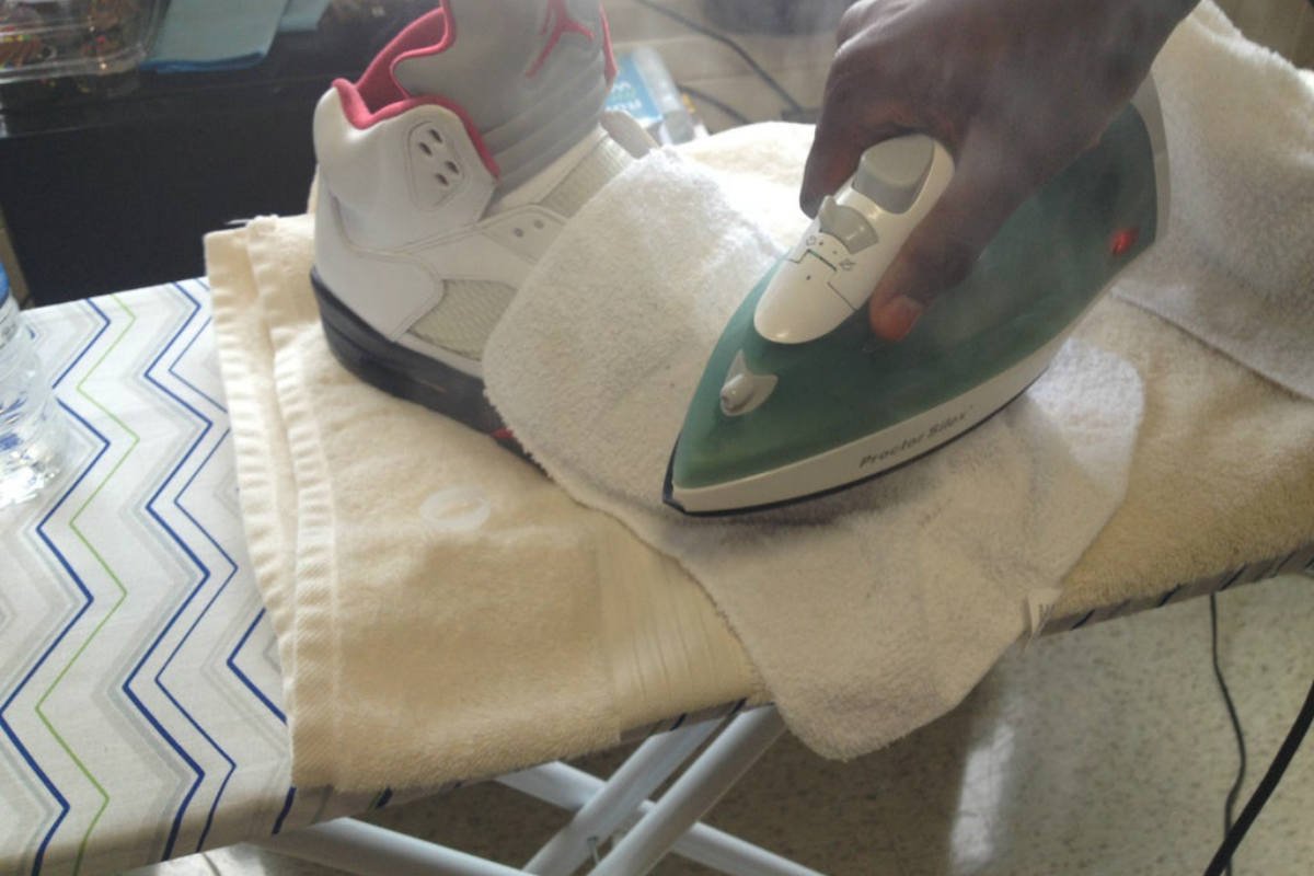 как гладить обувь