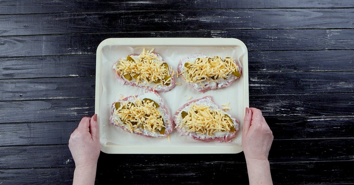 стейк под сырной шапкой