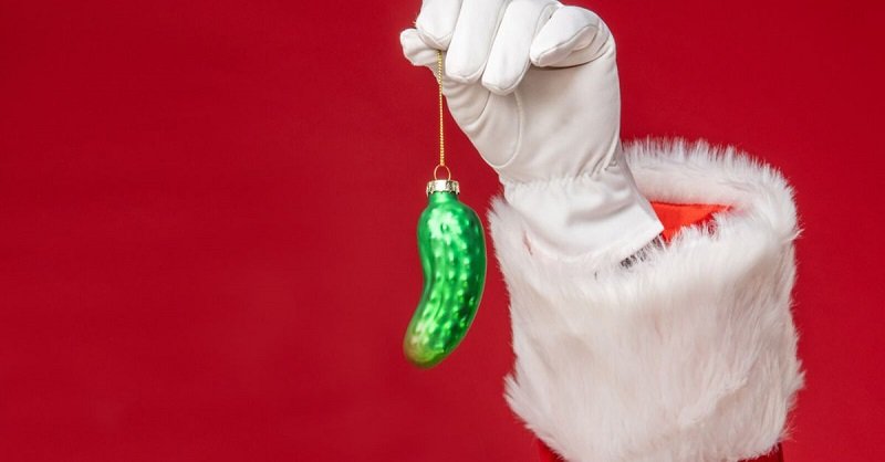Санта Клаус и огурец