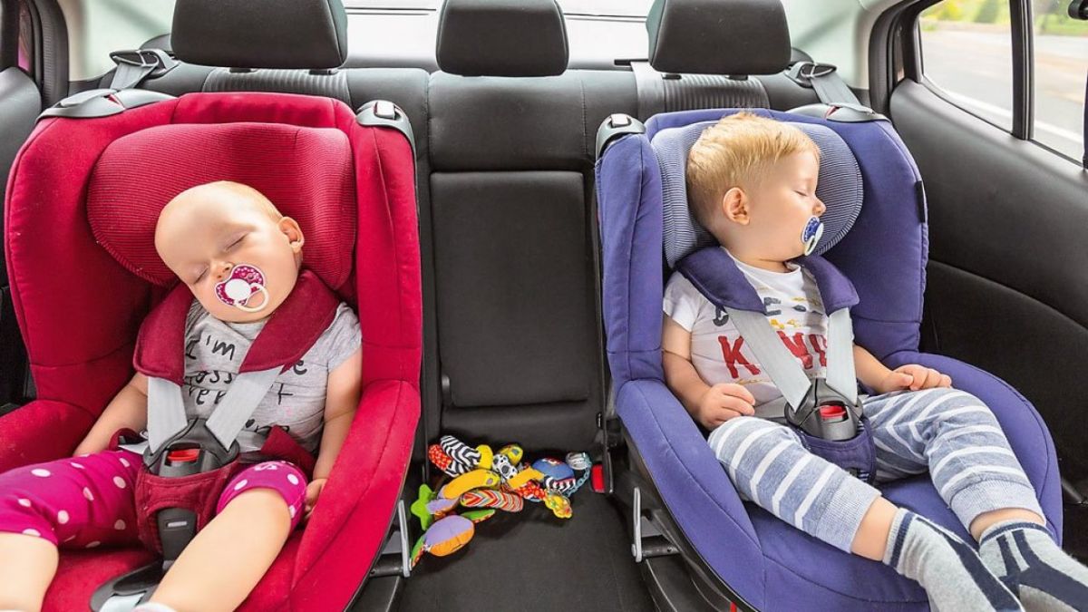 Детское кресло для сна в машине