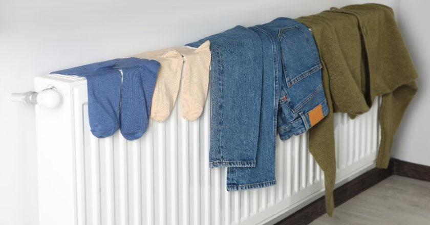 сушить одежду на батарее