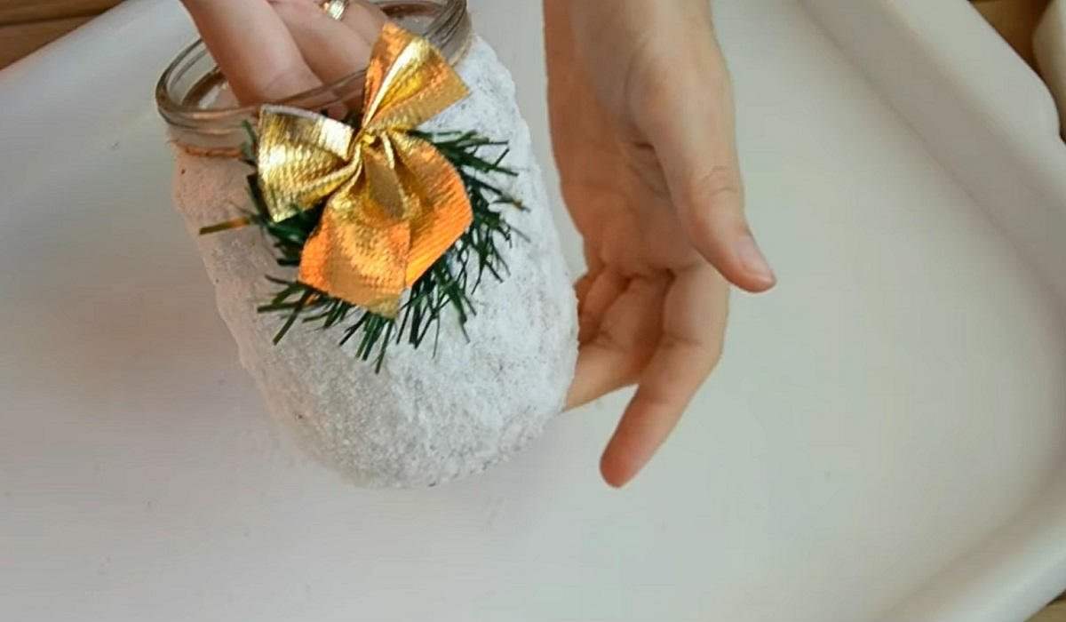 веточка на банке