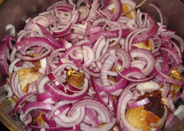 курица с луком