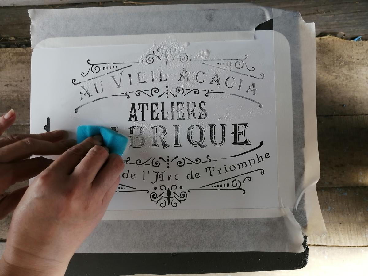 реставрация деревянного табурета