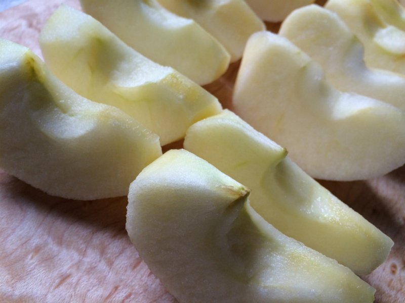 половинки яблок для пирога