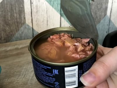 Тунец в собственном соку: куда девать жидкость?