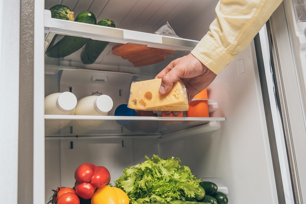 Сыр в холодильнике