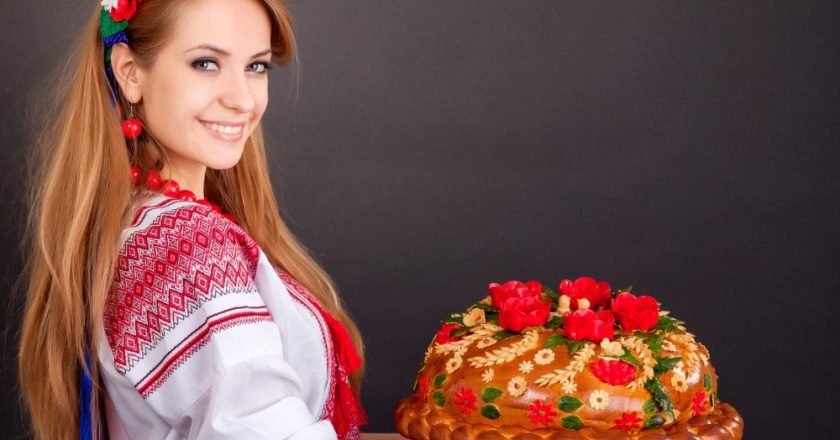 украинка и каравай