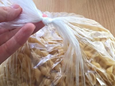 Узел на пакете: как развязать целлофановый пакет