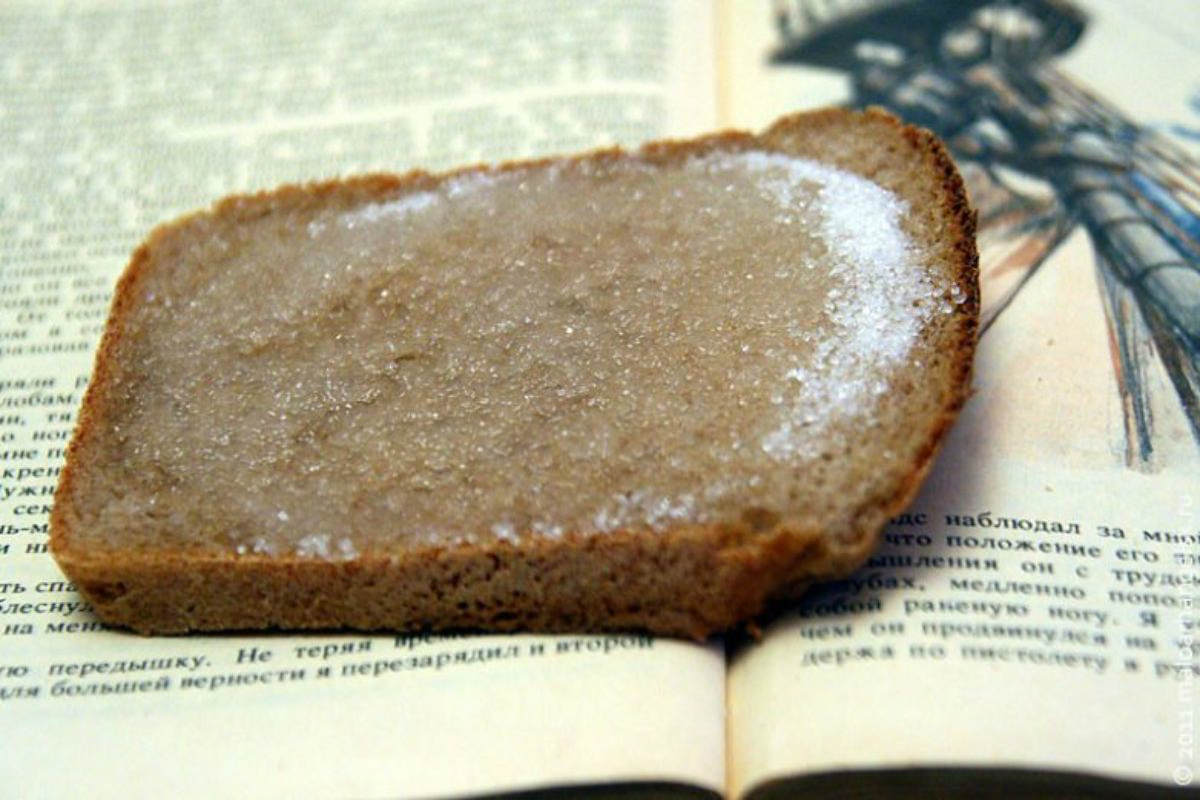 Черный хлеб с подсолнечным маслом и солью
