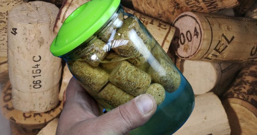 Зачем закатывать винные пробки в банки