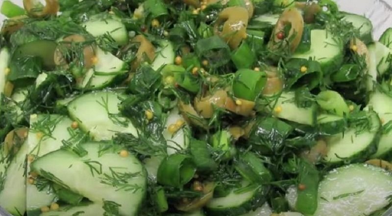 салат с огурцами и оливками