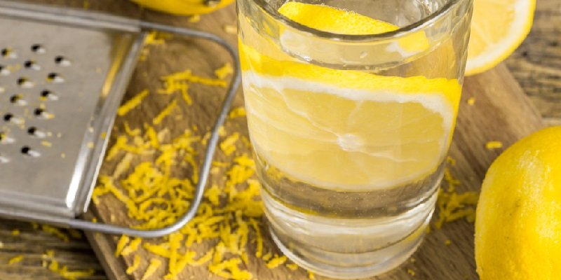 Зачем пить воду с лимоном