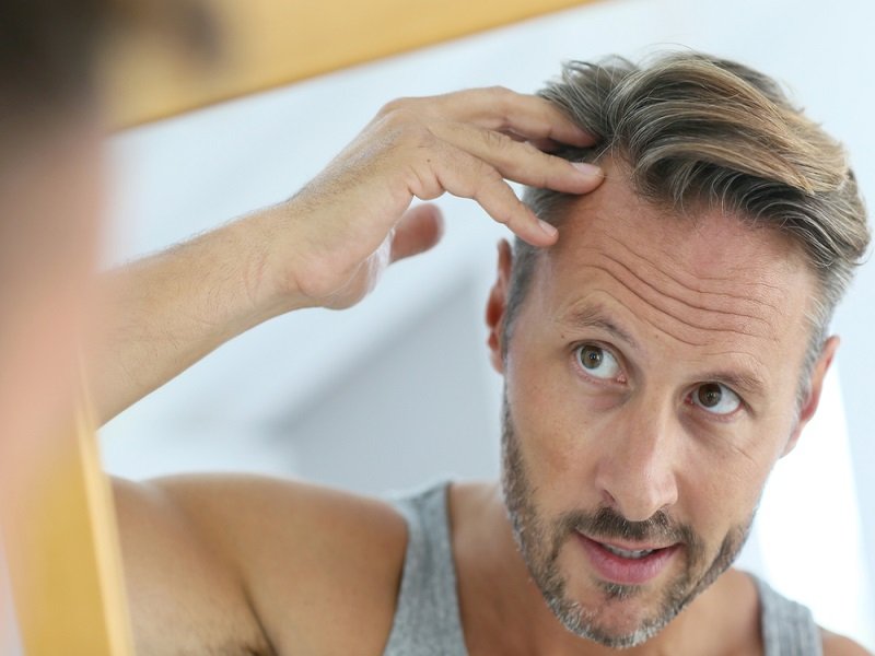 Почему выпадают волосы и как это исправить?