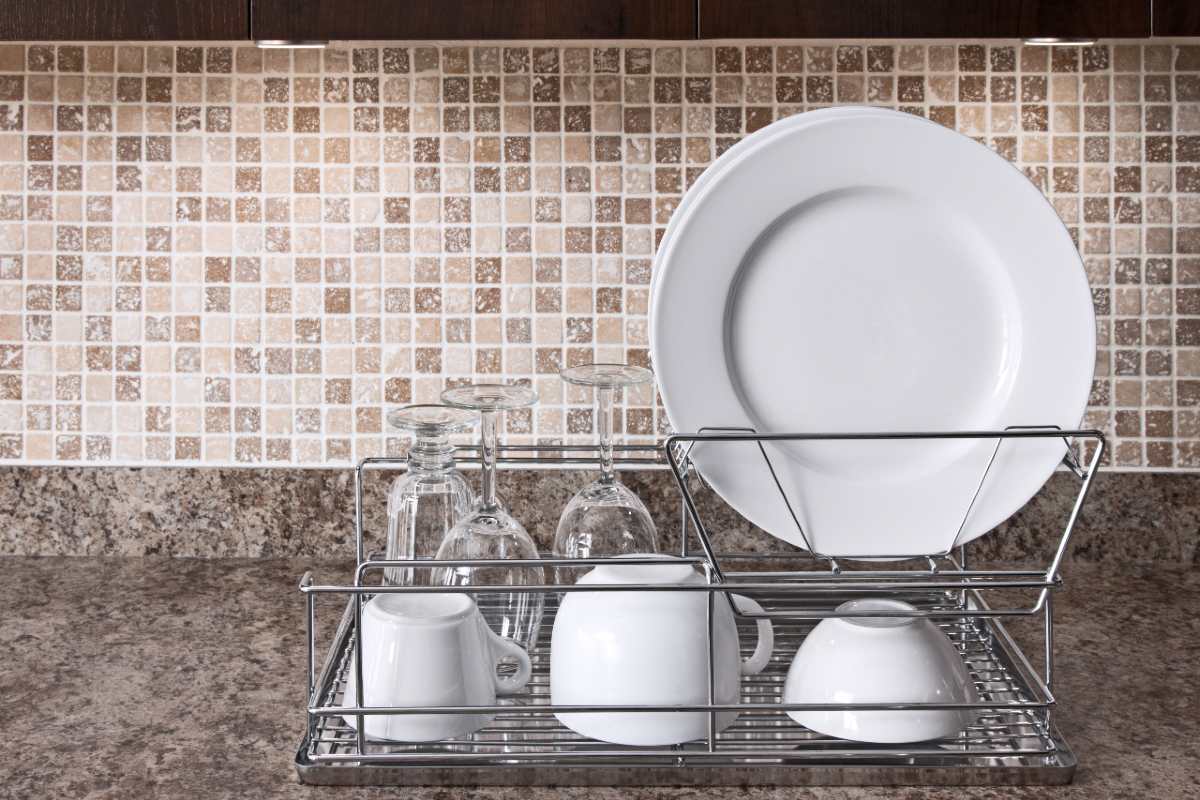 посуда в сушилке