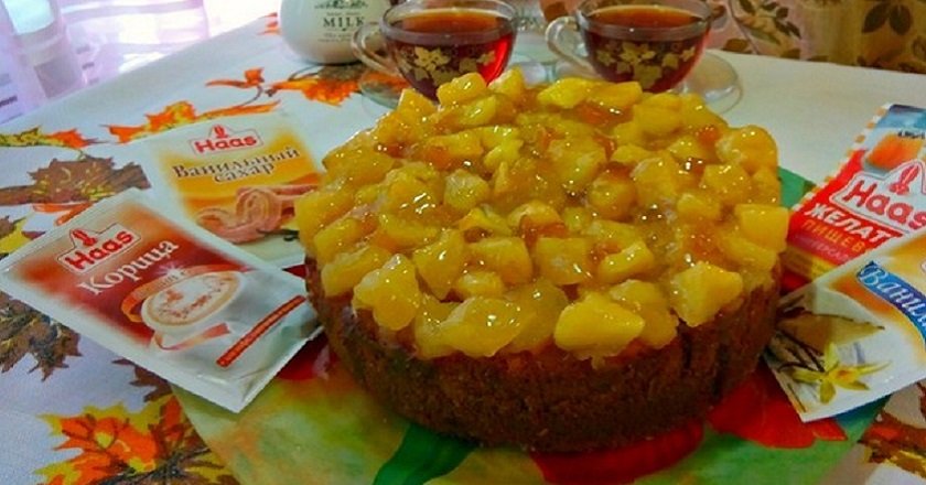 Пирог с карамелизированными яблоками