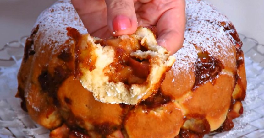 Отрывной пирог с яблоками и корицей