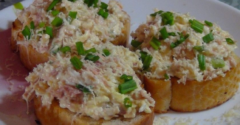 гренки с тунцом