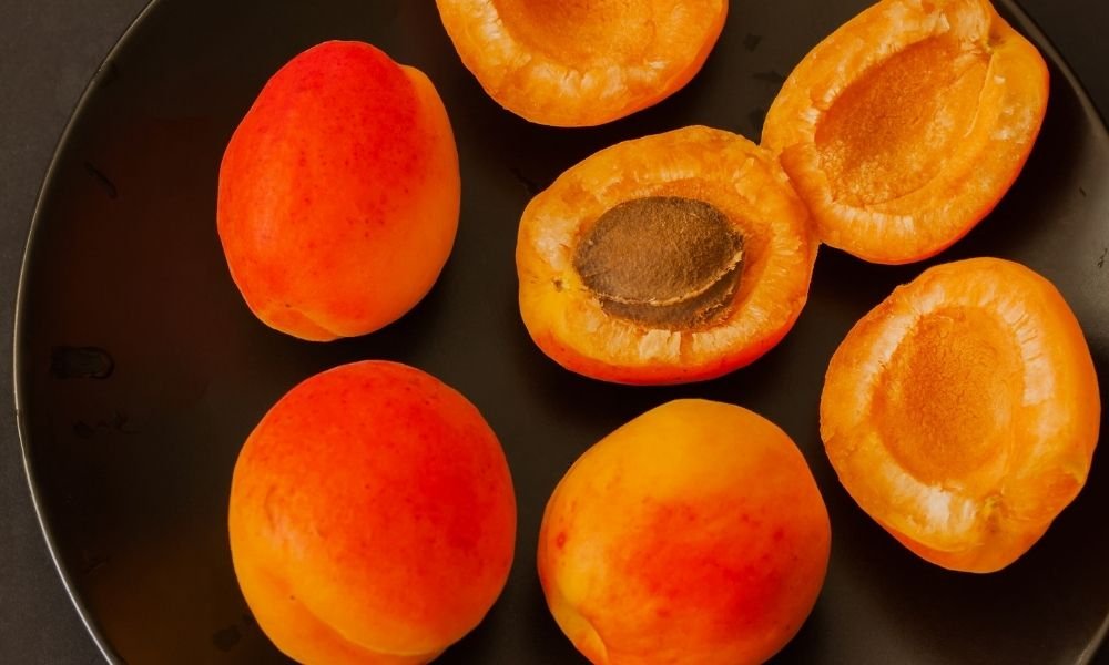 абрикосы половинками