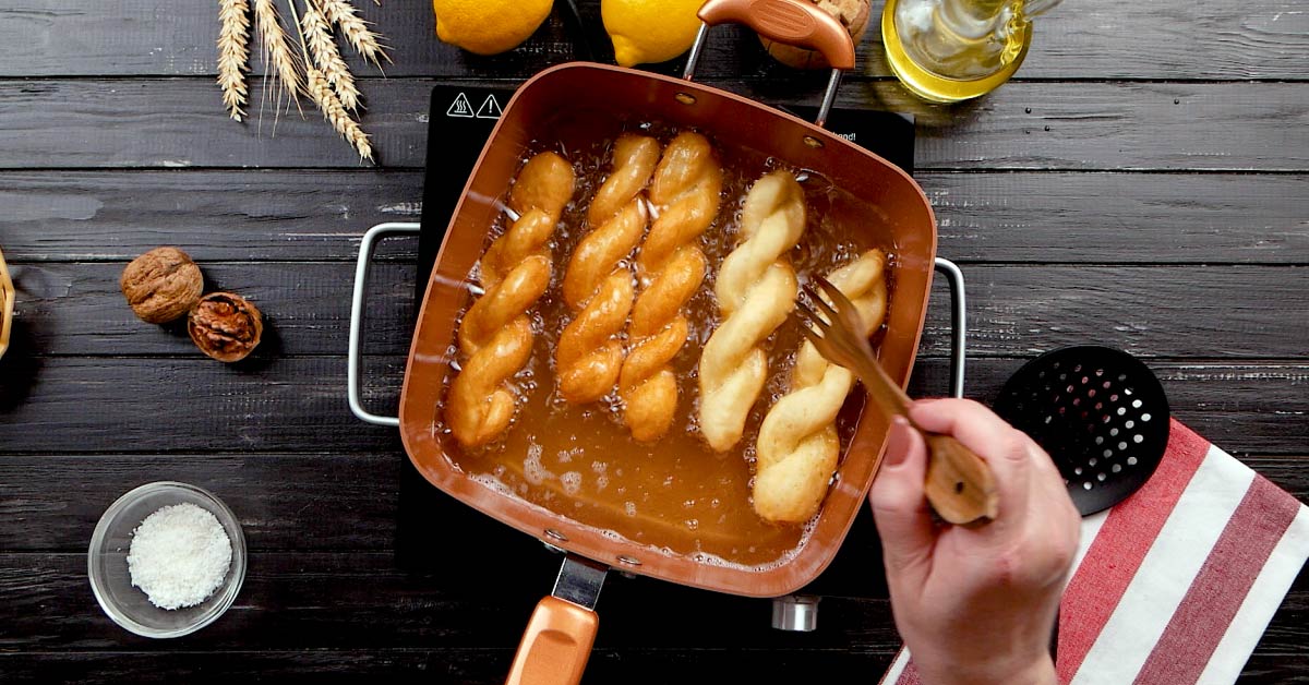 обжаривание английских пончиков в масле