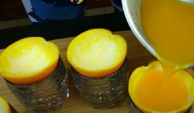 выливание сока