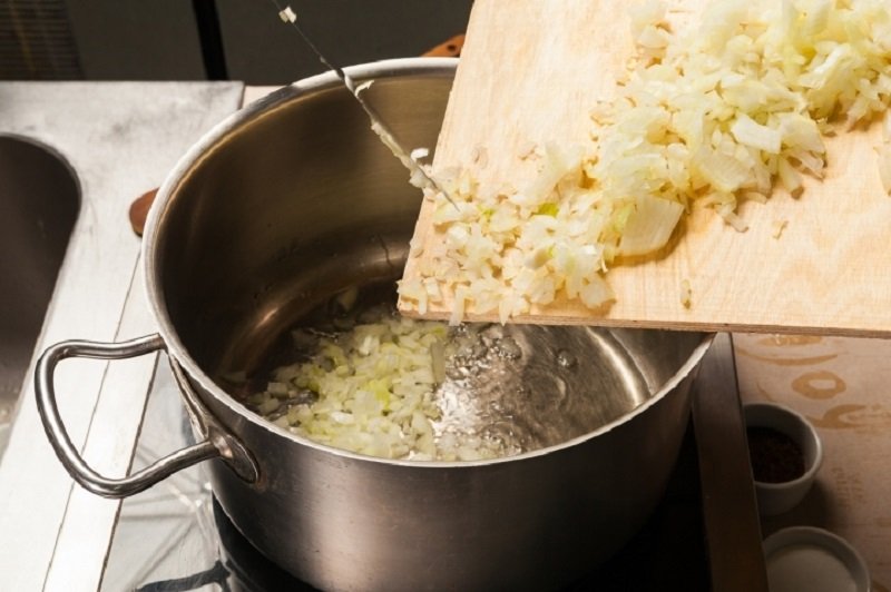 как тушить лук