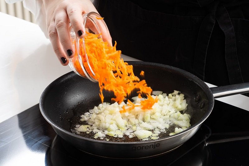 пассировка лука и моркови