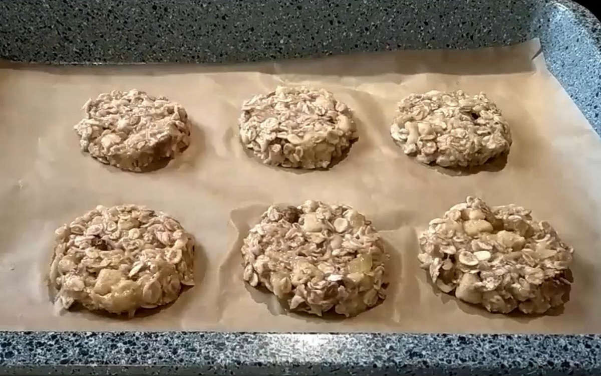 печенье на противне