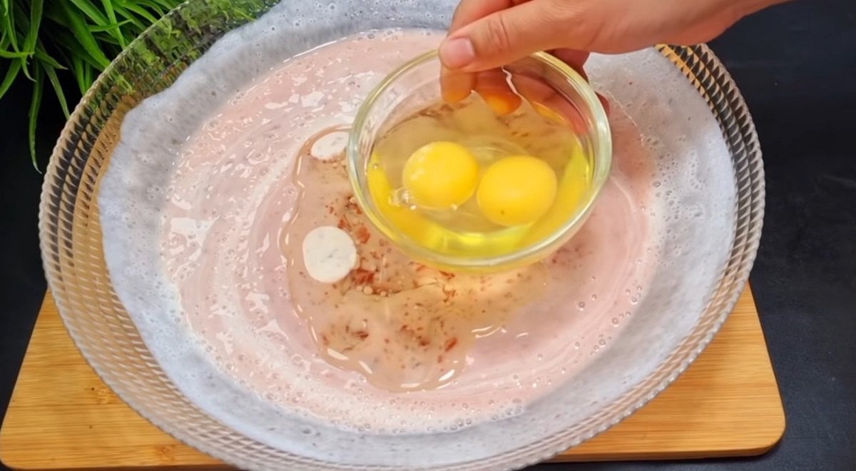 добавление масла и яиц