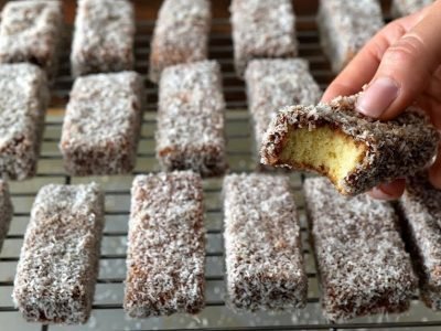 Бисквитные пирожные с шоколадно-кокосовым кремом