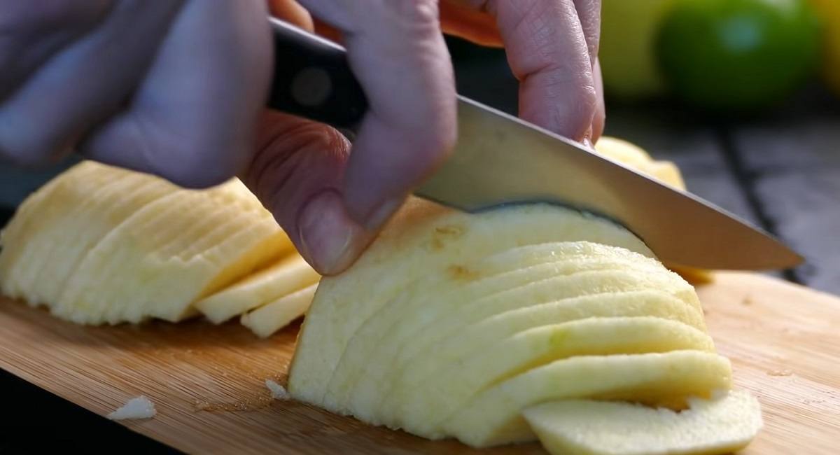 нарезание яблок