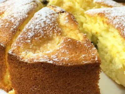 Бисквитный пирог с фруктами