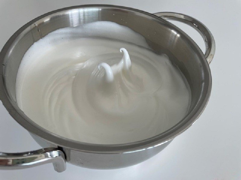 взбитые с сахаром белки