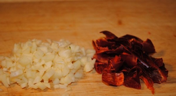 измельчить перец чили