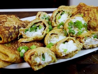 Тонкие блинчики из кабачков и моркови на сковороде