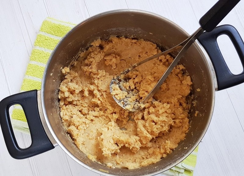 Блинчики с хумусом, приготовление начинки