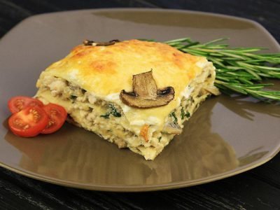 Блинный пирог с курицей и грибами