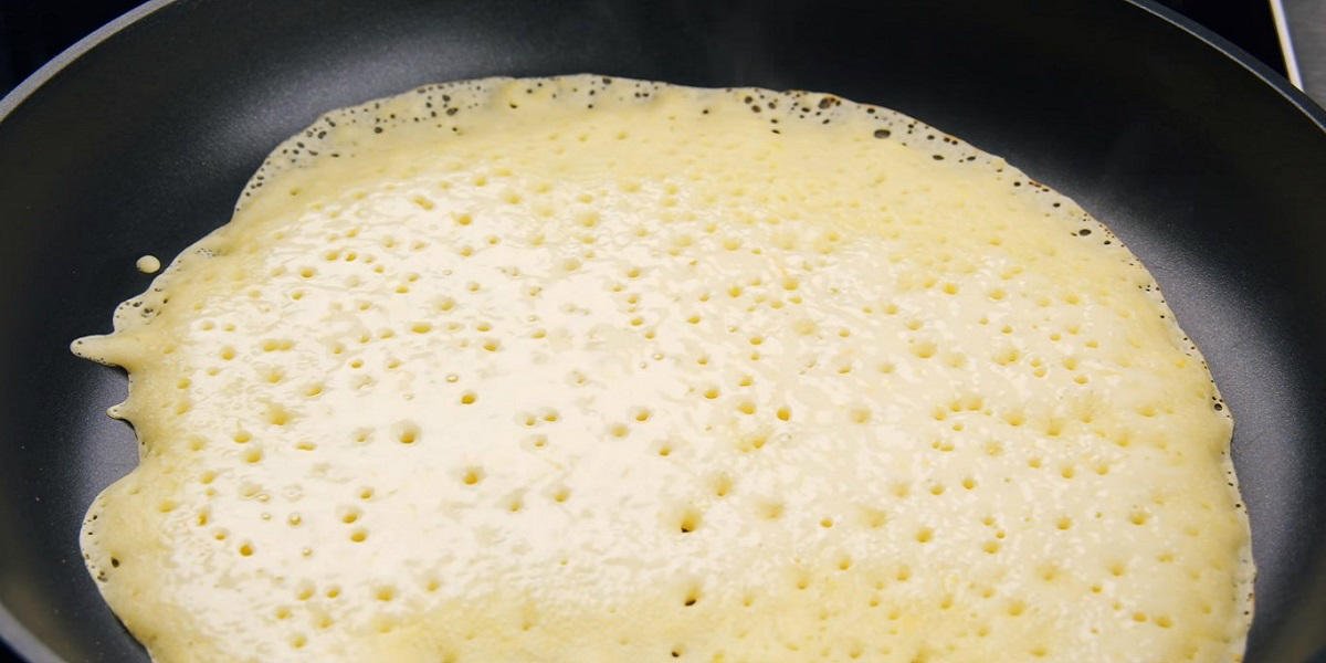 процесс жарки блинов