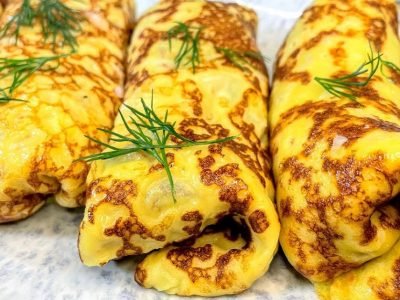 Тонкие блины с курицей и грибами