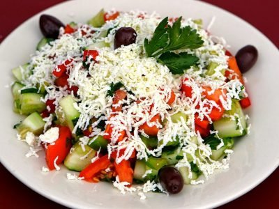 Болгарский шопский салат