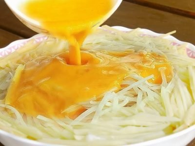 Большой драник на сковороде: рецепт без лишних заморочек