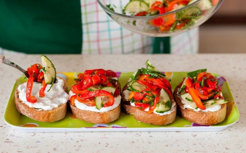 брускетта с брынзой