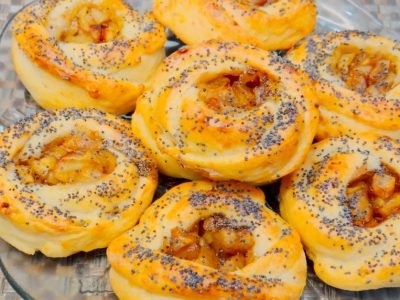 Булочки из творожного теста с яблочной начинкой