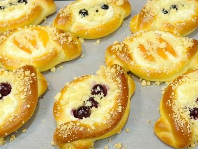 Булочки-лодочки с творогом и штрейзелем
