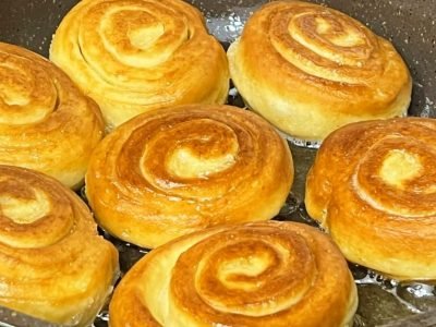 Пышные булочки на кефире на сковороде