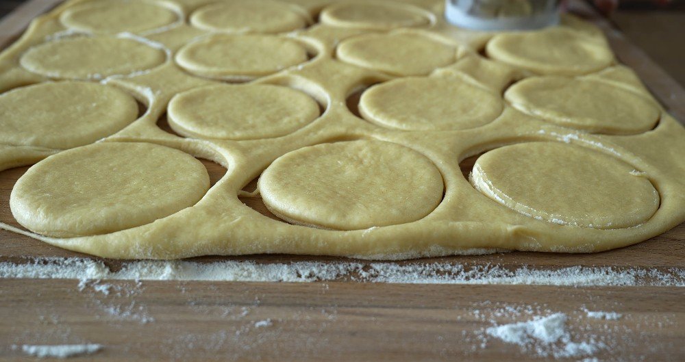 булочки-розочки с джемом