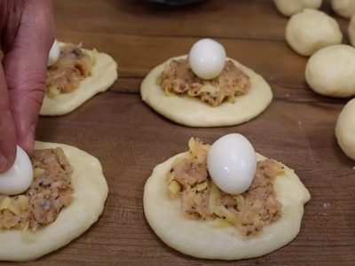 Булочки с фаршем на шпажках